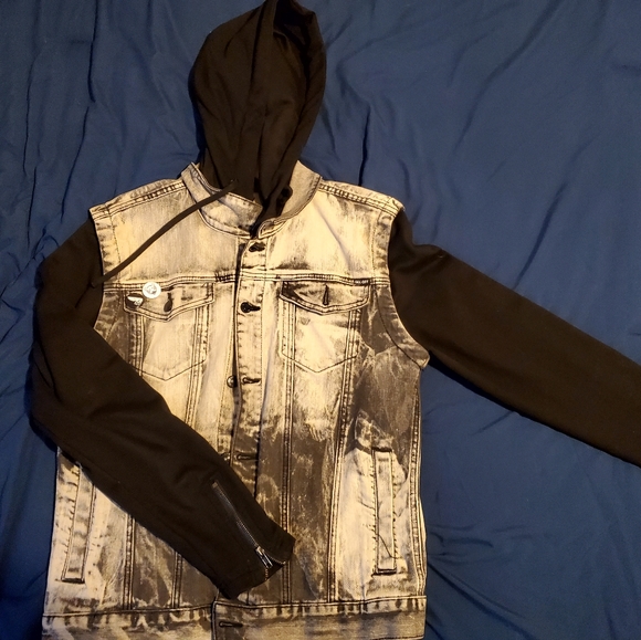 Jean Jacket - Picture 1 of 4